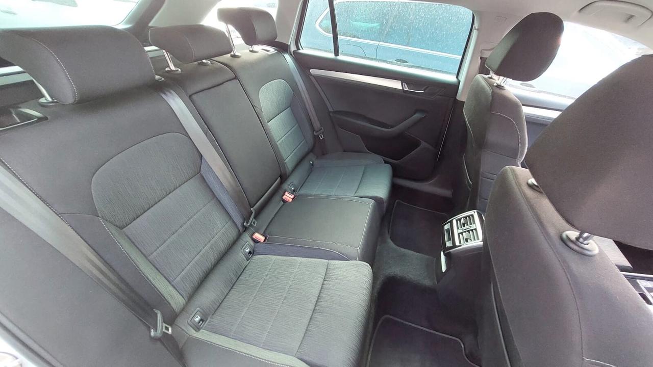 Skoda Superb 1.6 Cambio Automatico Neopatentati