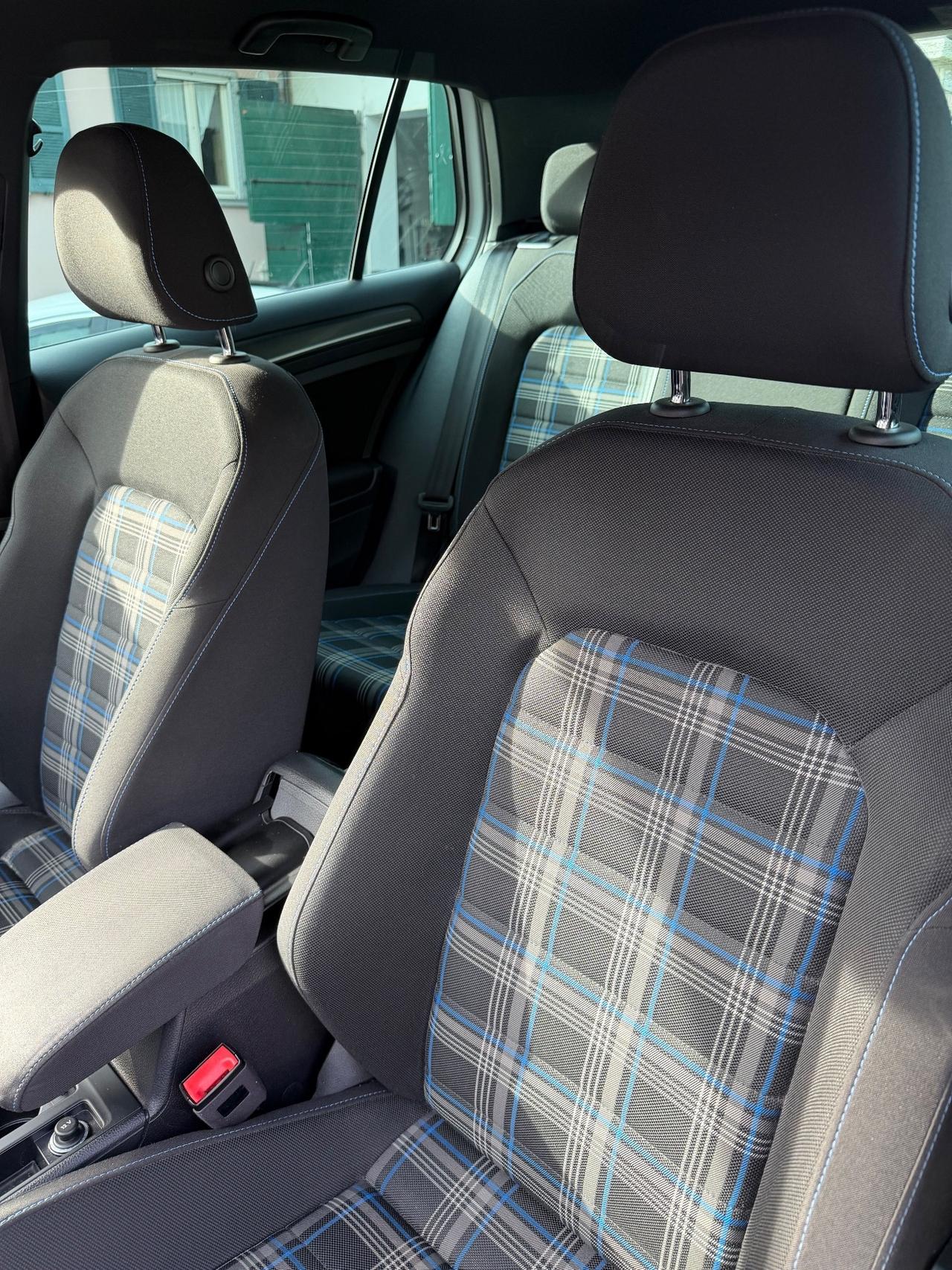 Volkswagen GOLF GTE PLUGIN HYBRID DSG 5P EU6B FULLOPT