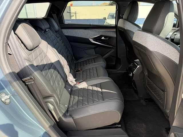 Peugeot 5008 motore elettrico (73kWh) 210 CV GT