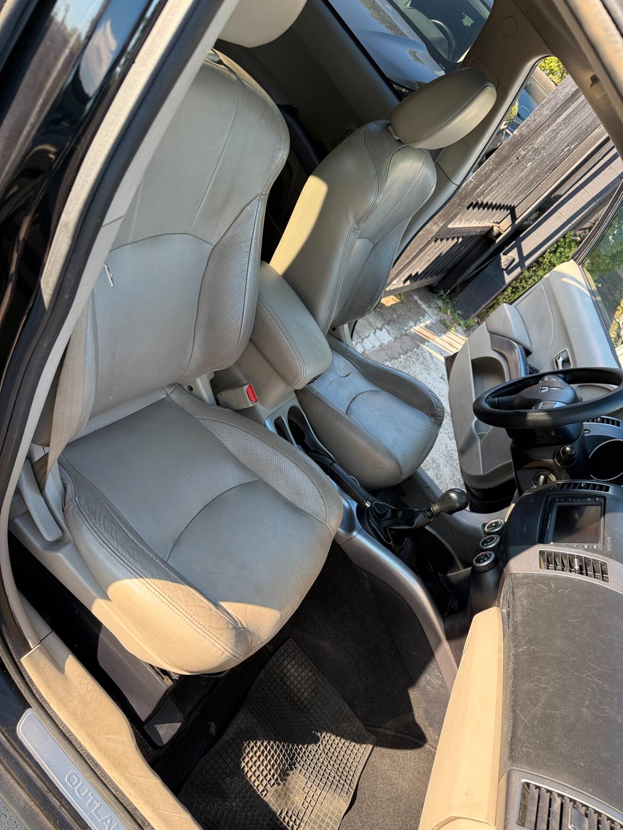 Mitsubishi Outlander 2.2 DI-D Instyle 7 p.ti DPF