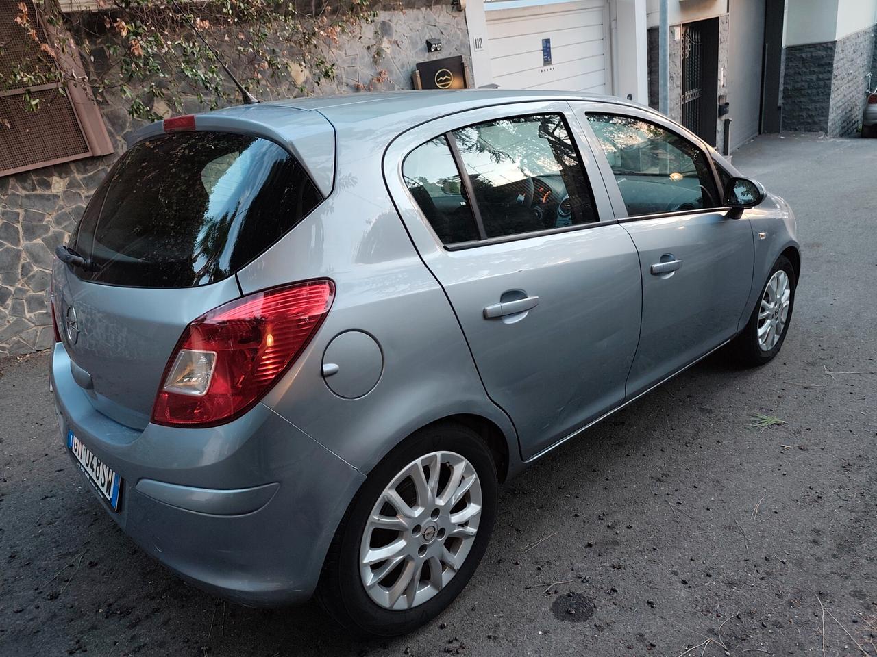 Opel Corsa 1.2 5 porte benzina