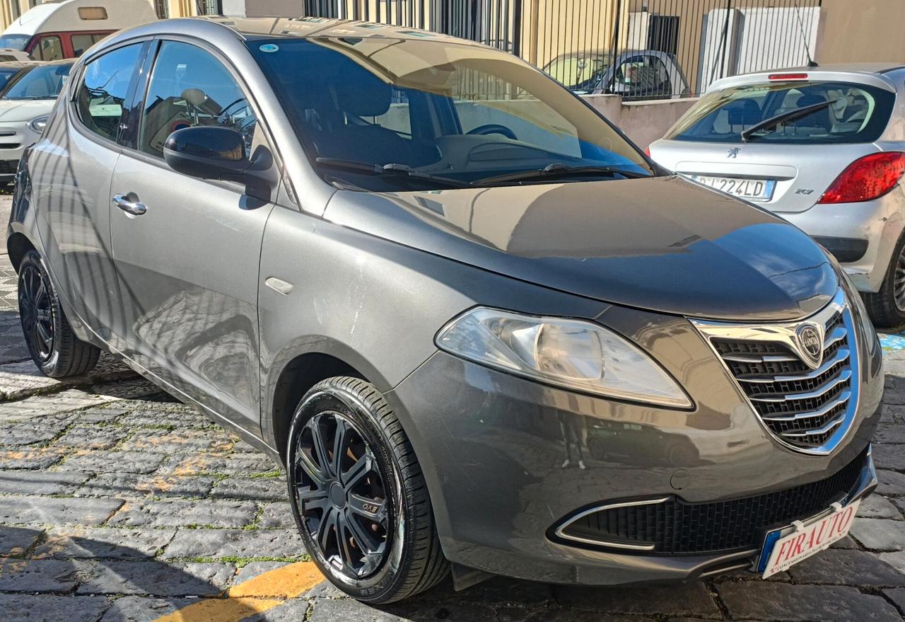 Lancia Ypsilon 1.2 69 CV 5 porte S&S Silver
