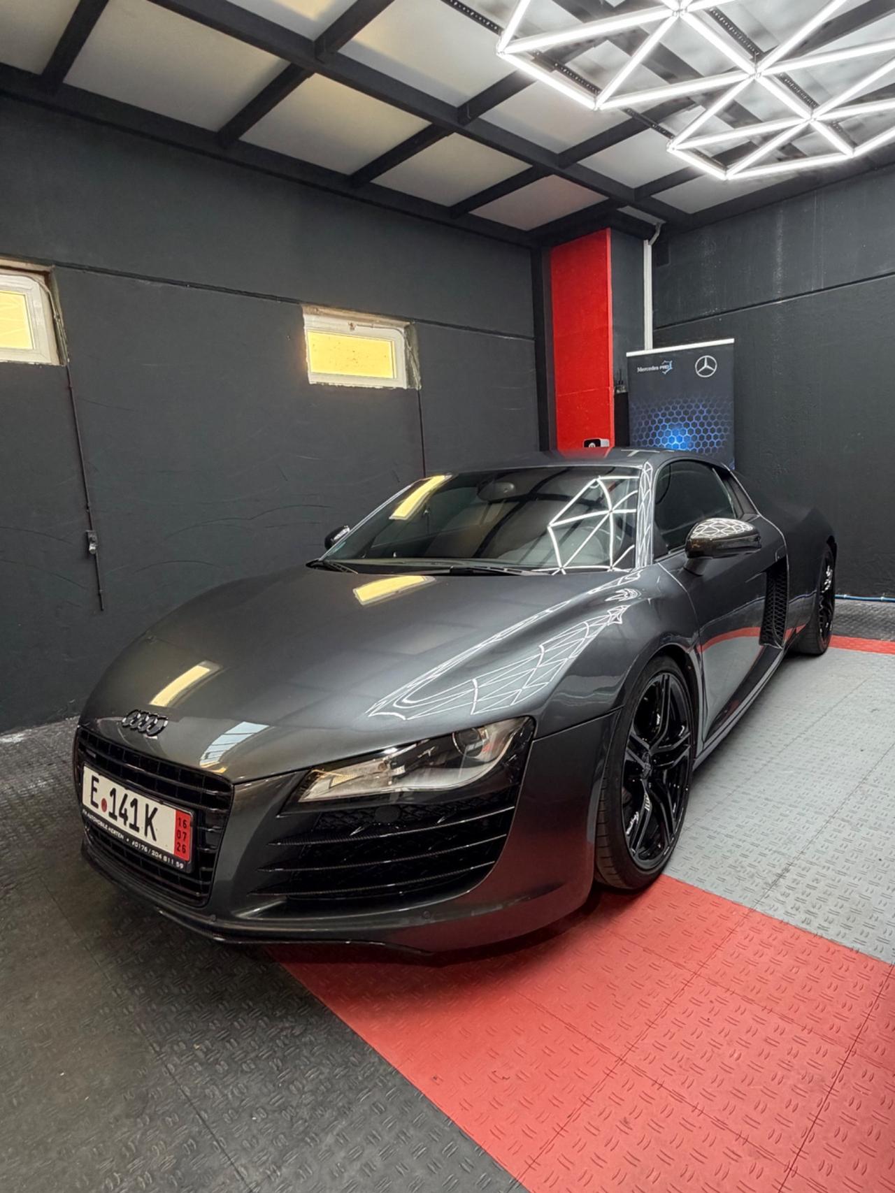 Audi R8 4.2 V8 FSI quattro R tronic