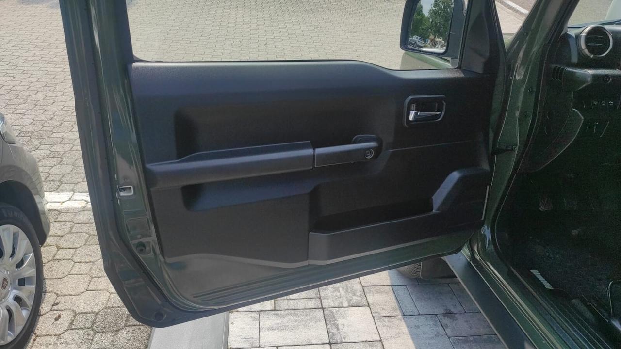 Suzuki Jimny 4 posti