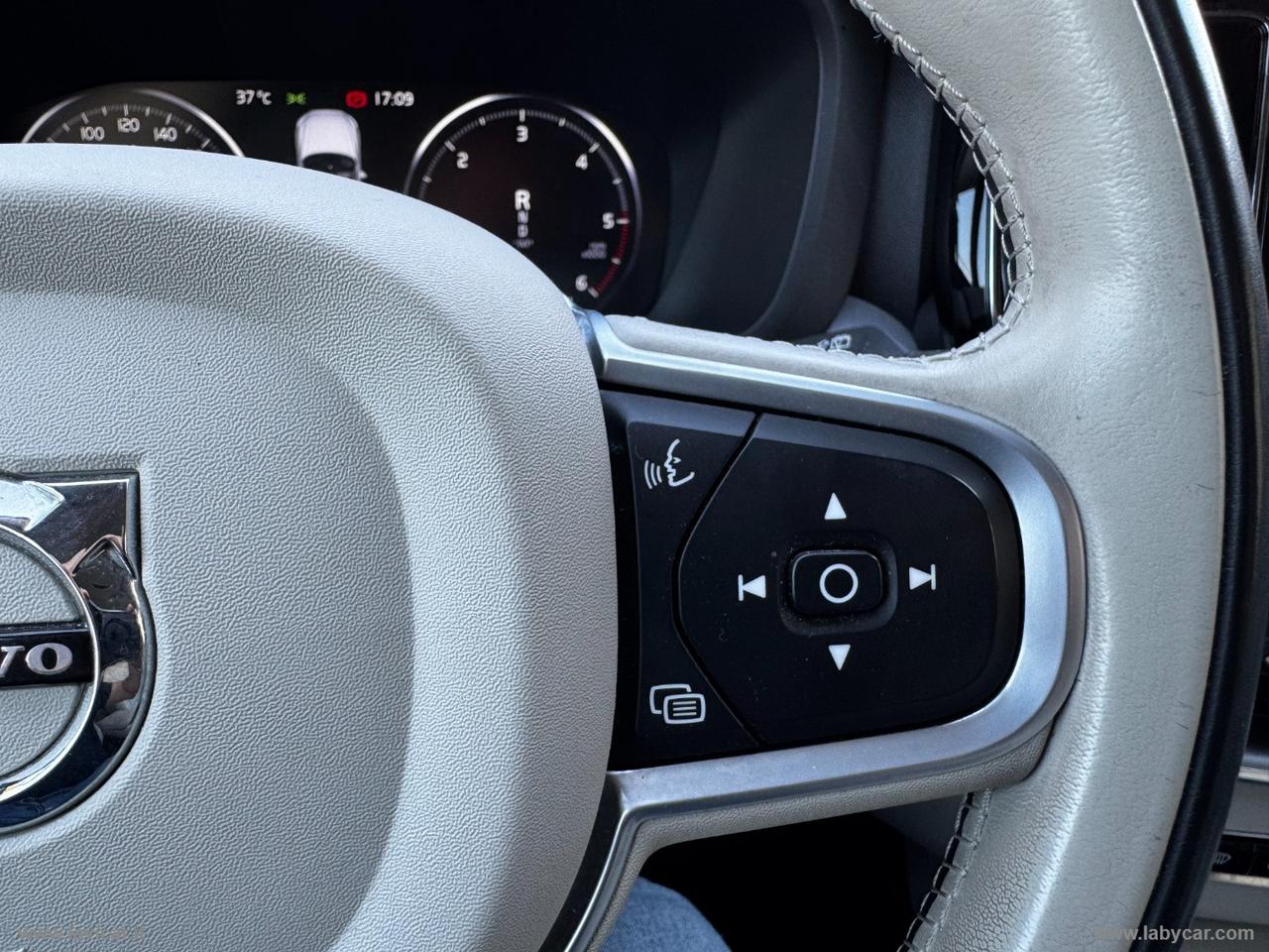 VOLVO XC60 B4