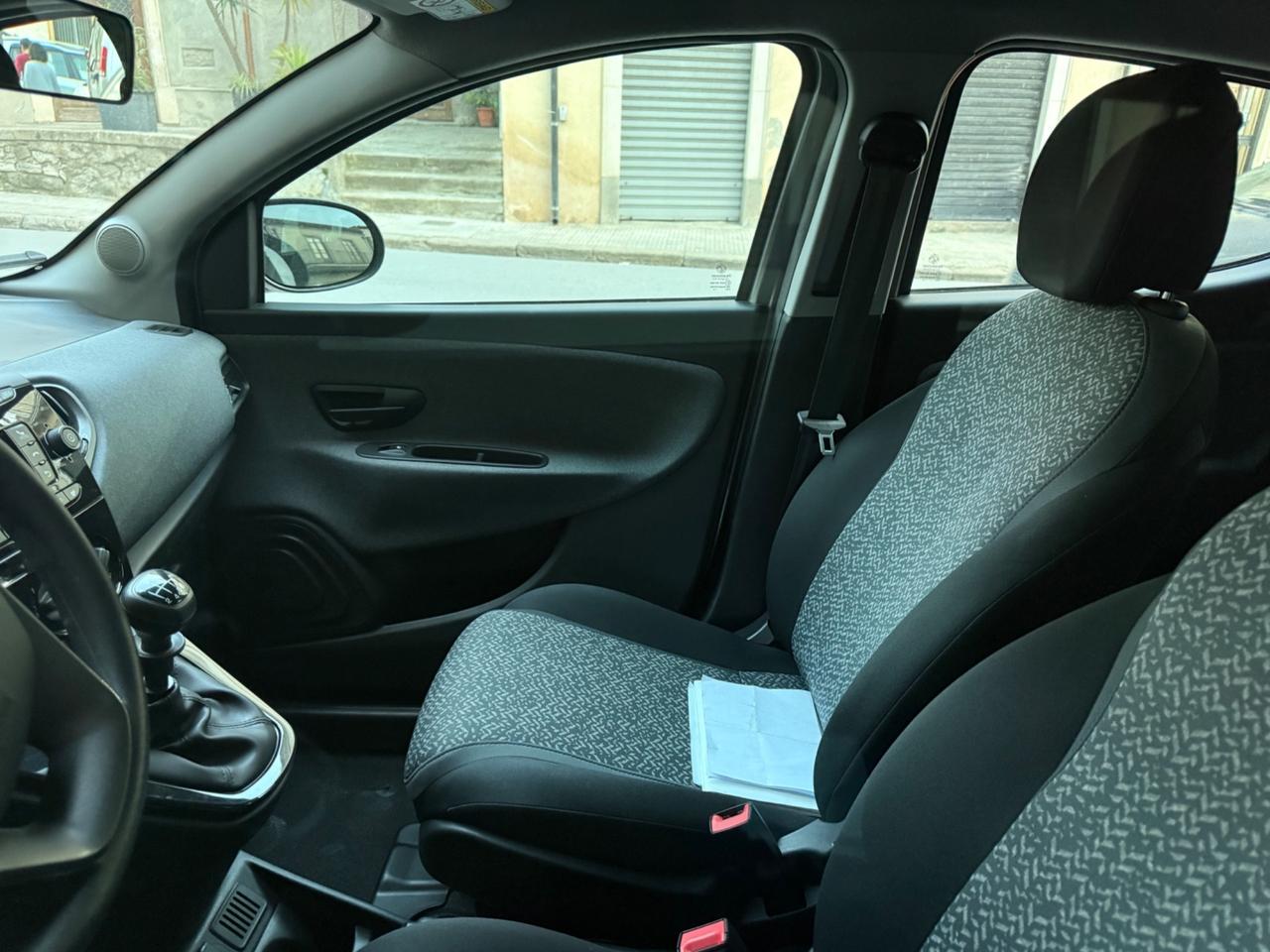 Lancia Ypsilon 1.0 FireFly 5 porte S&S Hybrid Gold