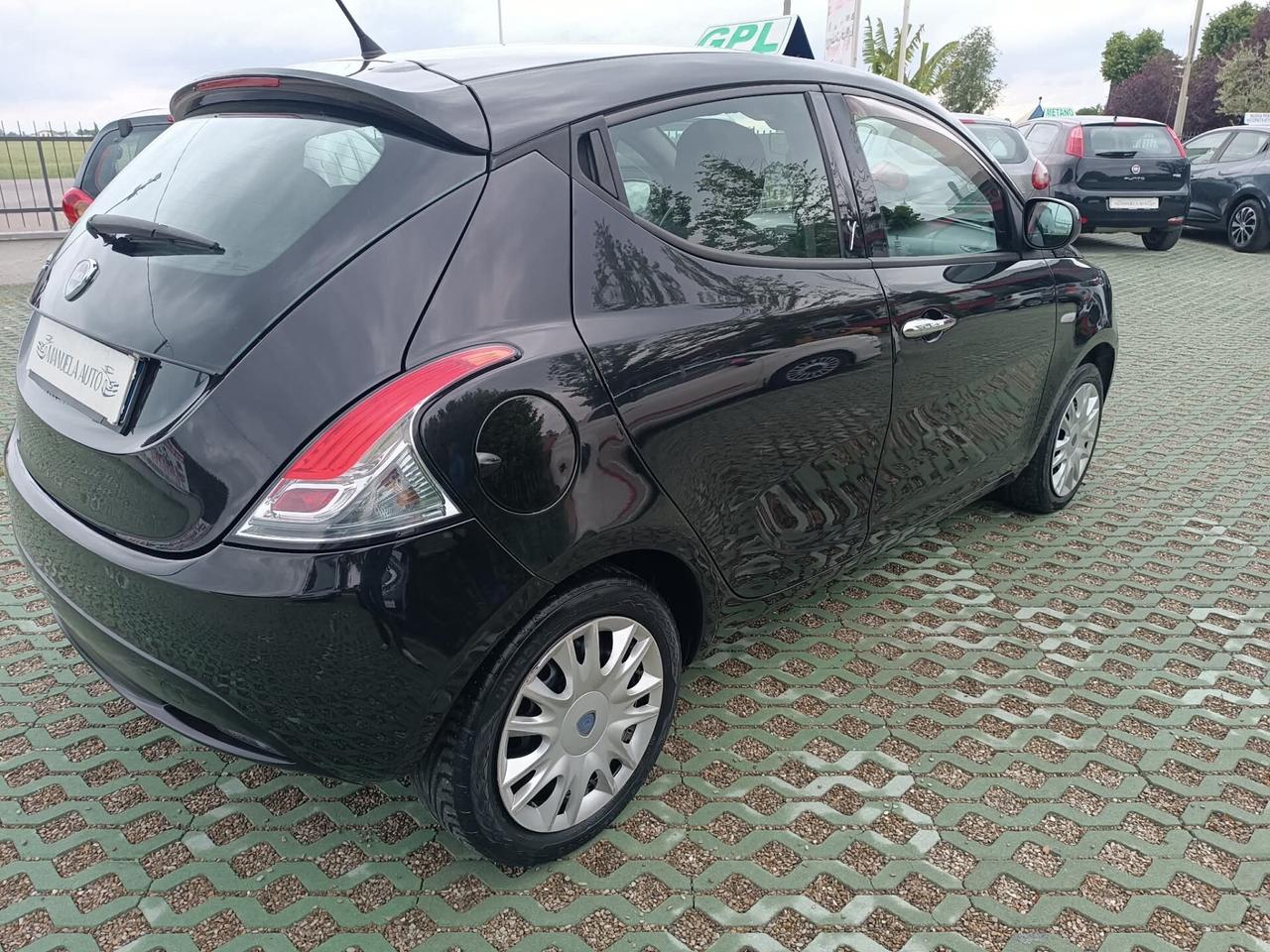 Lancia Ypsilon 1.2 69 CV 5 porte GPL Ecochic Silver