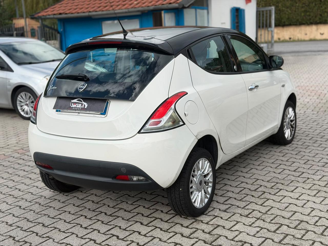 Lancia Ypsilon 0.9 TwinAir 85 CV 5 porte Metano Ecochic Gold