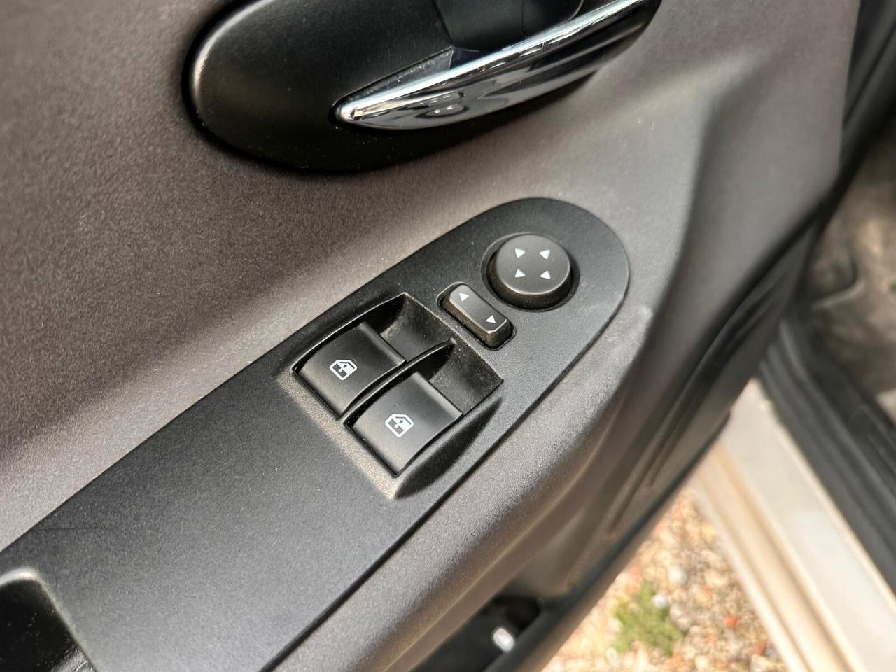 Lancia Ypsilon 1.2 69 CV 5 porte S&S Silver