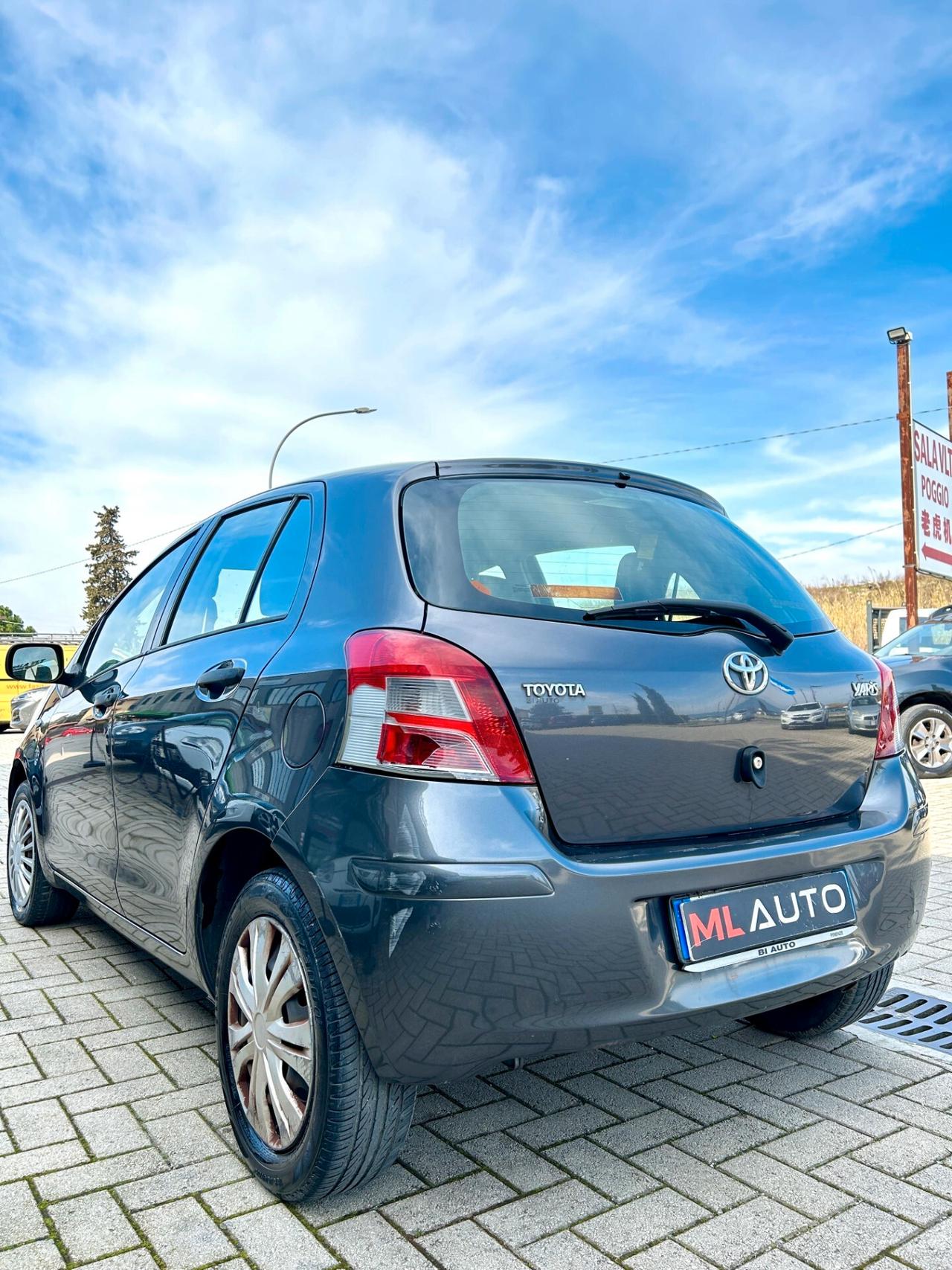 Toyota Yaris 1.0 5 porte Luxury Pack - OK NEOPATENTATO