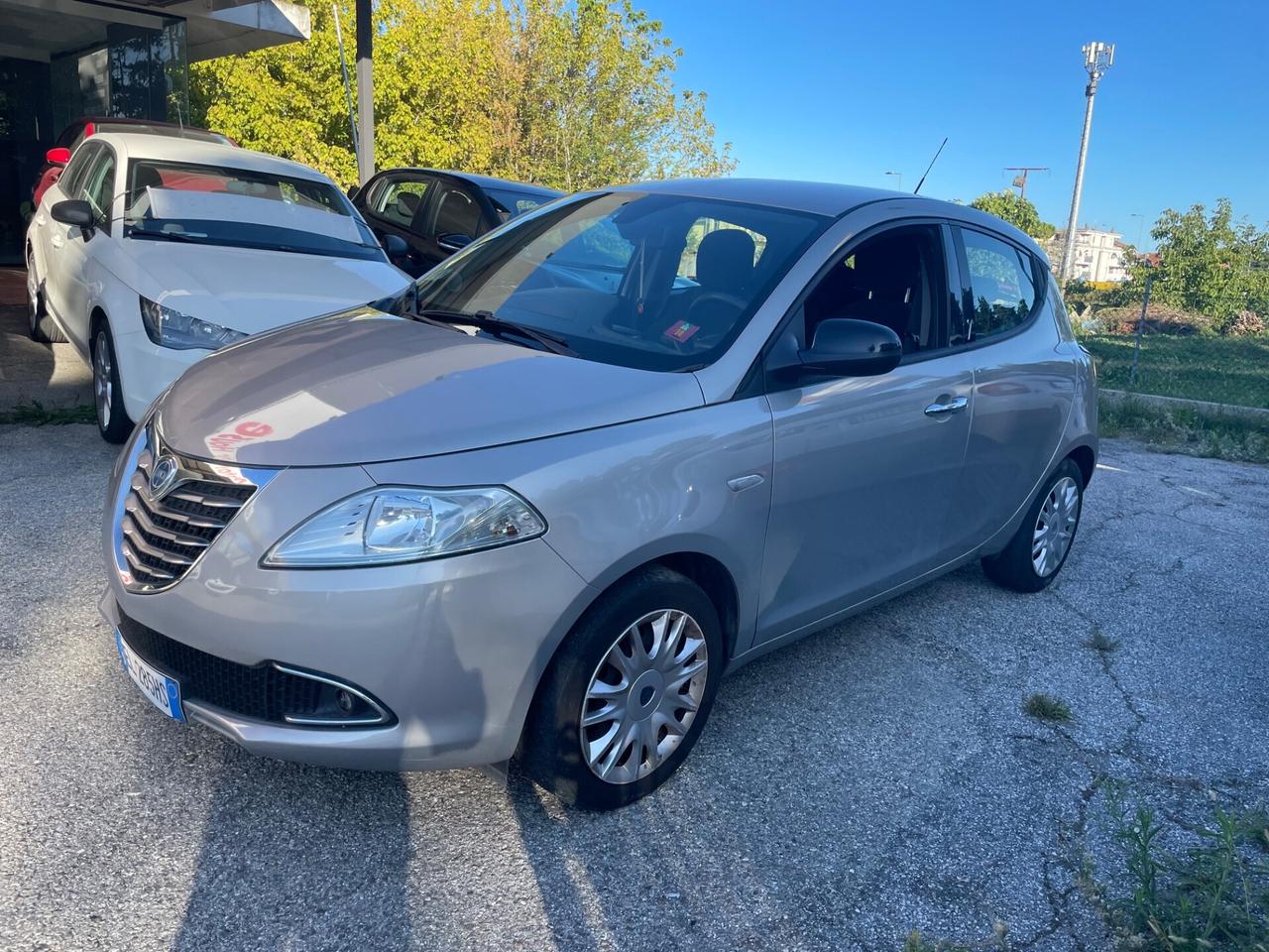 Lancia Ypsilon 1.2 69 CV 5 porte S&S Silver