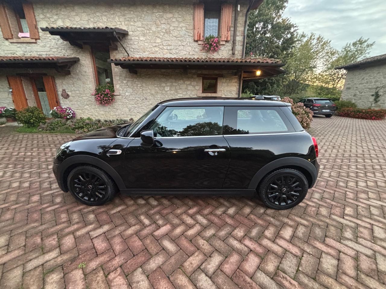 Mini 1.5 One 102 CV cambio AUTOMATICO