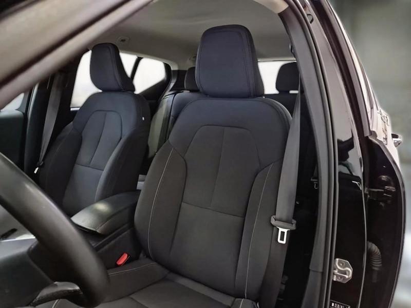 VOLVO XC40 T3 automatico Momentum Pro