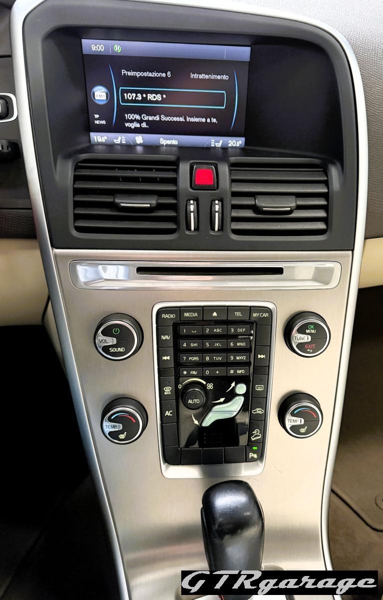 VOLVO - XC60 - D3 AWD Geartronic Momentum