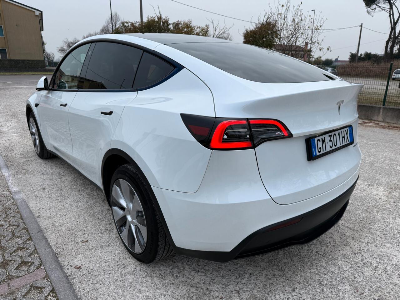 Tesla Model Y Long Range AWD