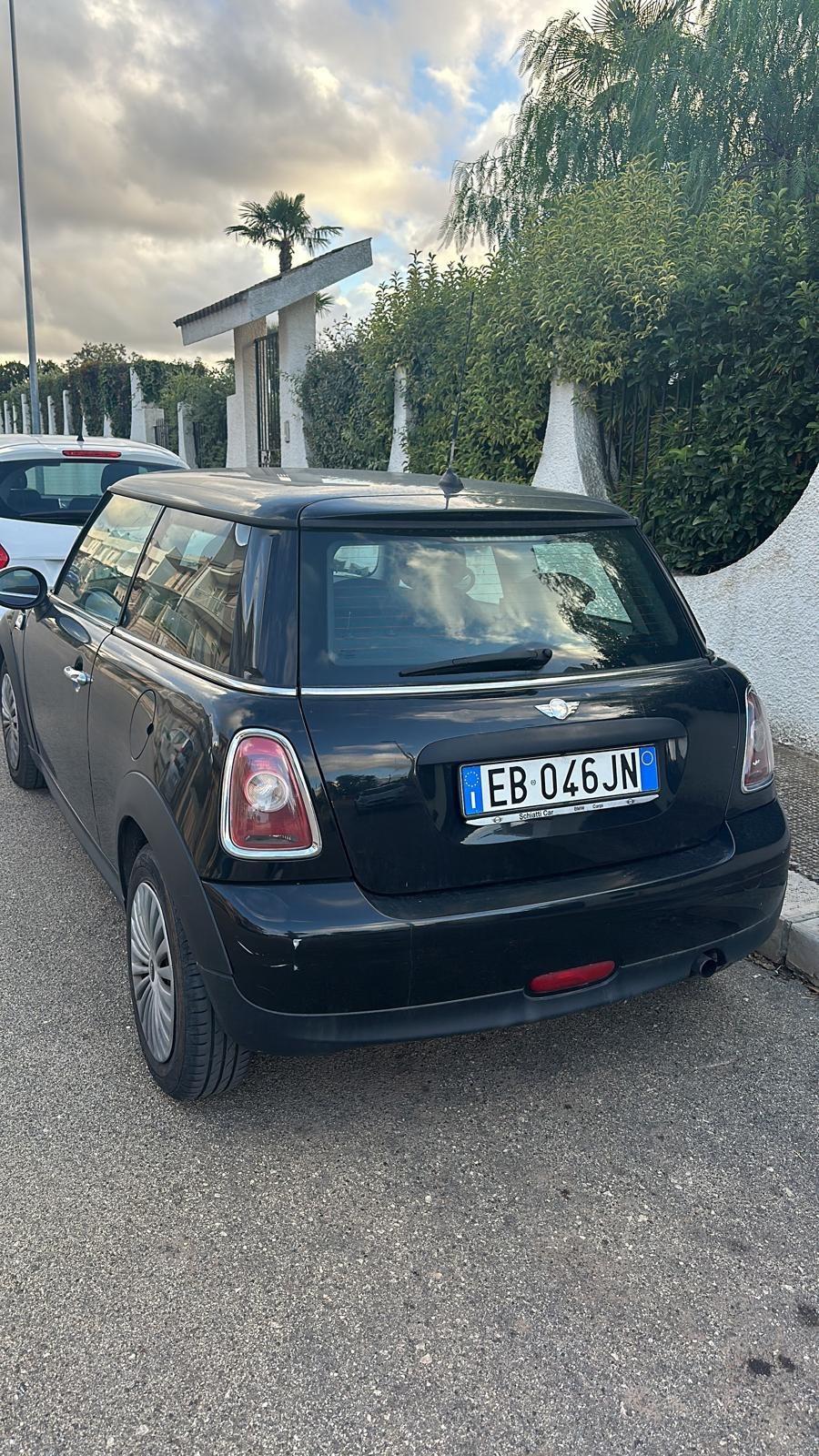 Mini 1.4. 16V Ray 75cv Total Black, adatta per Neopatentati