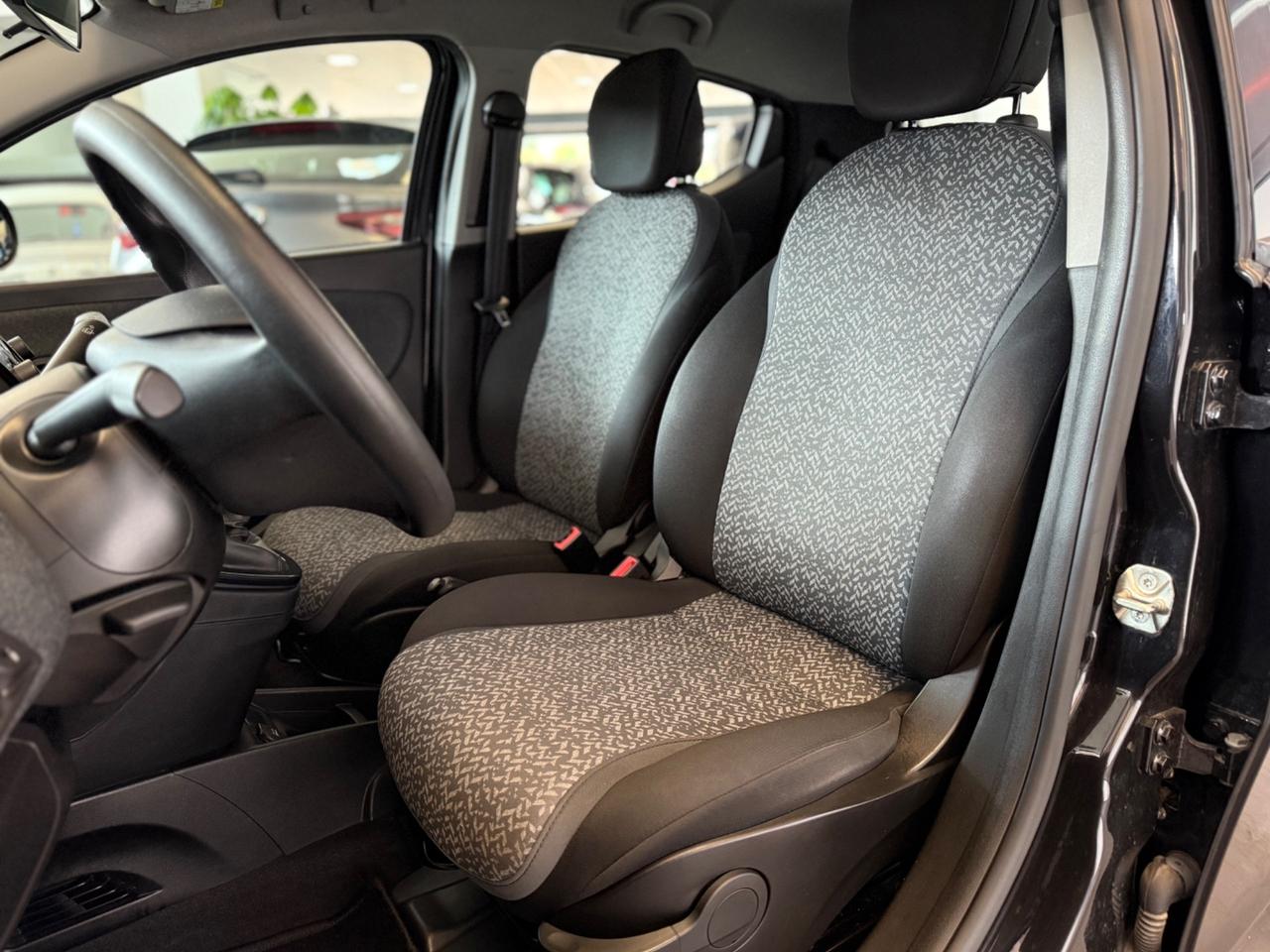 Lancia Ypsilon 1.0 FireFly 5 porte S&S Hybrid Silver