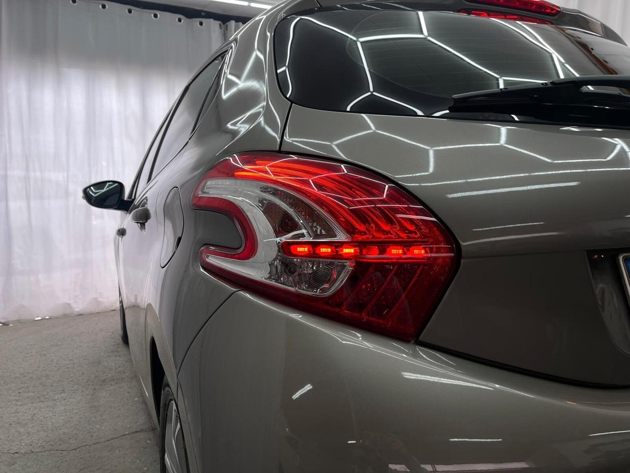 Peugeot 208 ALLURE 1.2 BENZINA 5 PORTE FINANZIABILE SENZA BUSTA