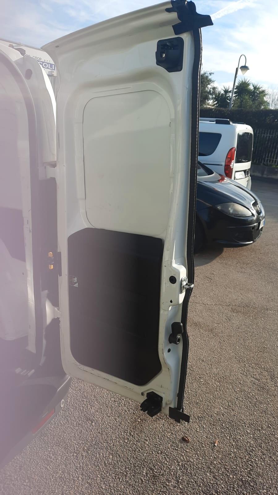 Opel Combo 1.6 CDTi perfetto se ai un furgone da dare in permuta dal 2009 in poi costa solo £5400