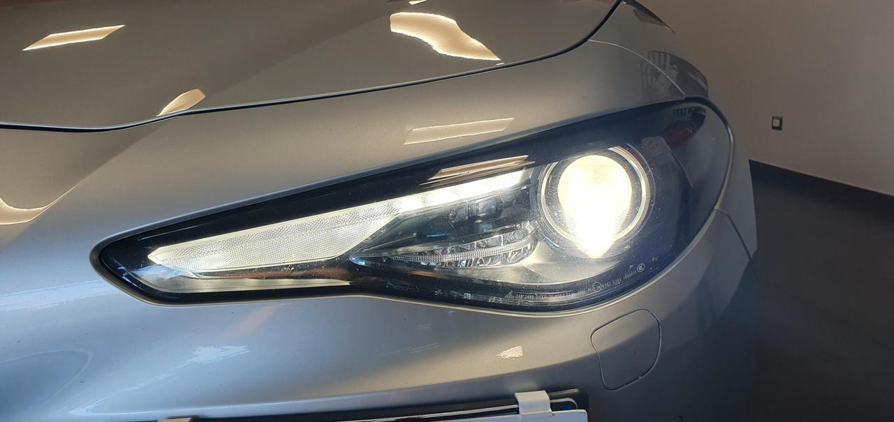 Alfa Romeo Giulia 2.2 JTDM 160 CV B-Tech doppio tetto apribile