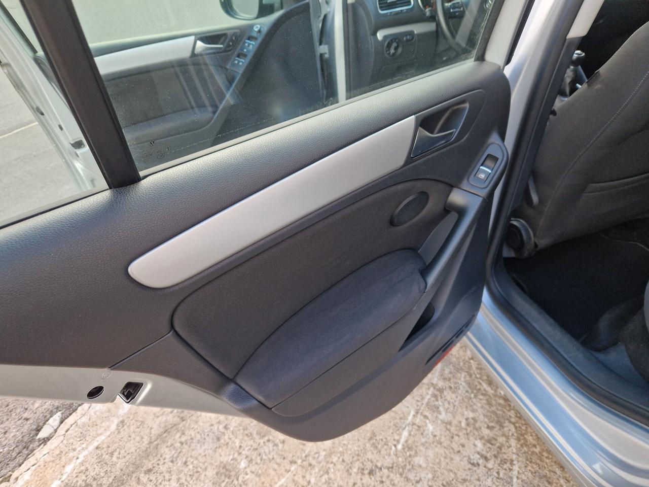 Volkswagen Golf 1.6 TDI DPF 5p. Highline