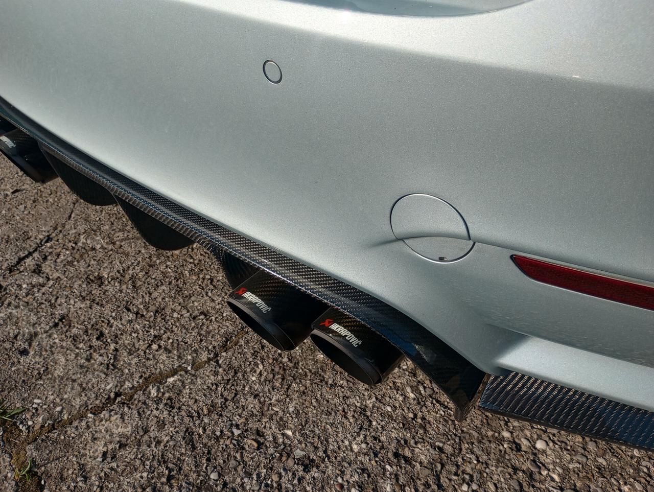 Bmw M4 DKG, Akrapovic