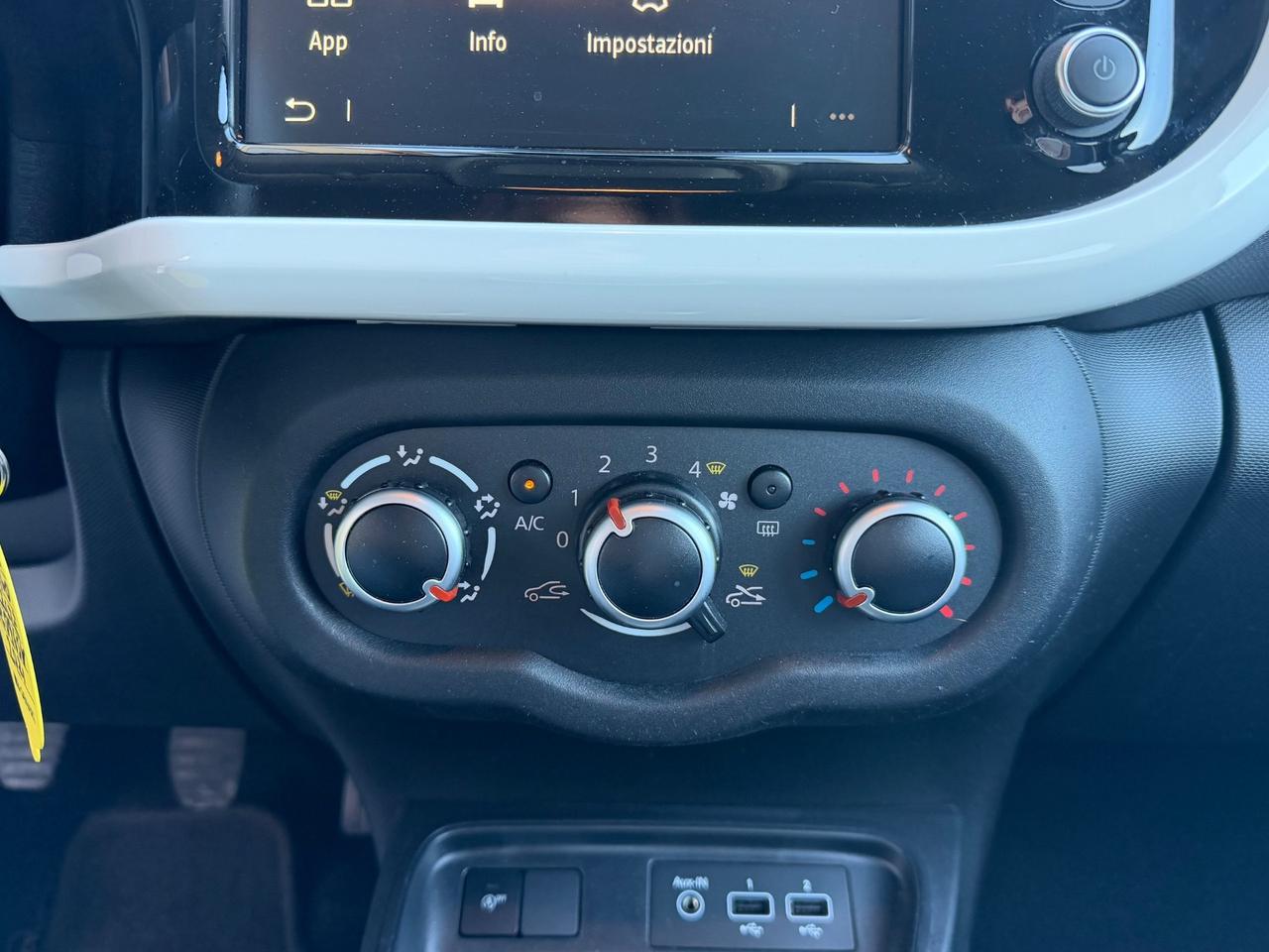 Renault Twingo 1.0 benzina Neopatentati