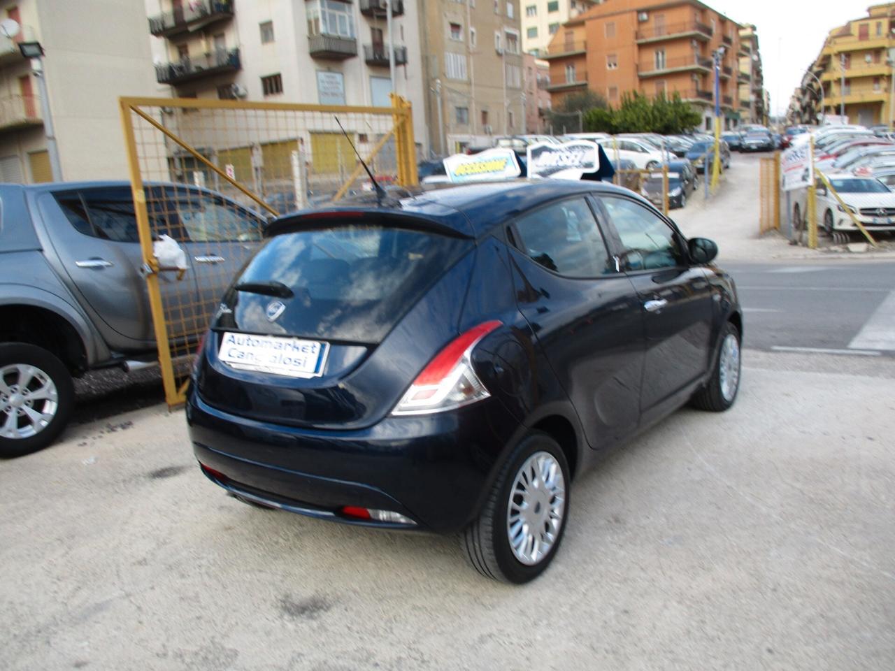 Lancia Ypsilon 1.3 MJT 95 CV PARI AL NUOVO