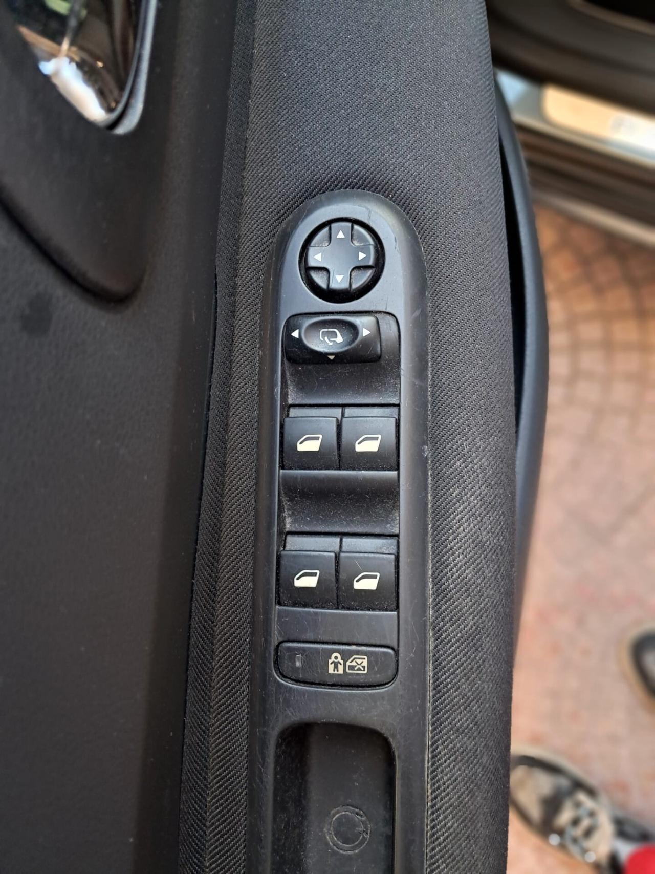 PEUGEOT 5008 2.0 HDi 150CV Féline-TETTO+NAVY-Euro5290