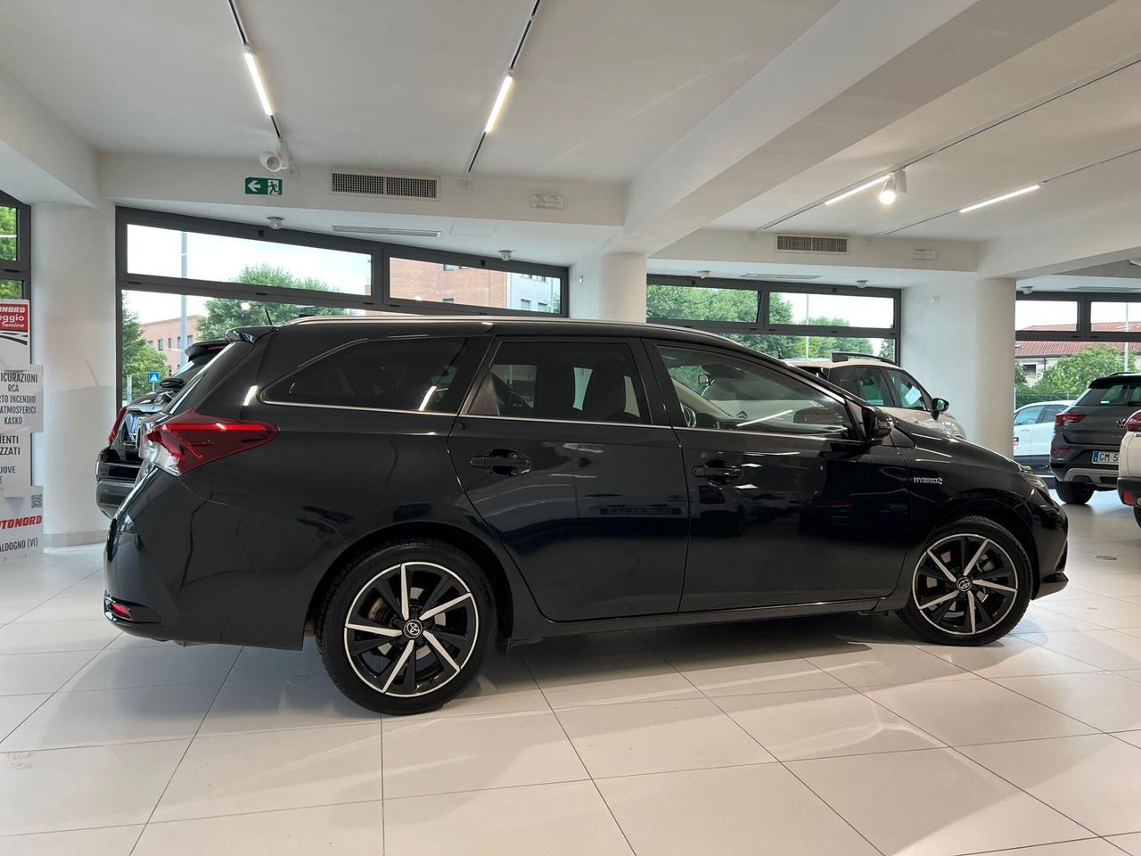 Toyota Auris Touring Sports 1.8 Hybrid Black Edition