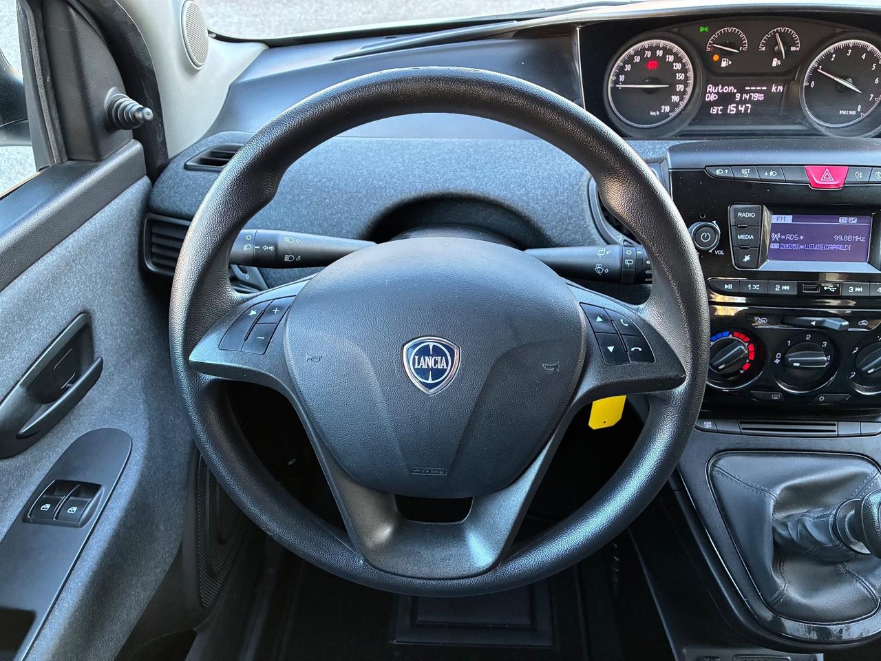 Lancia Ypsilon 1.0 FireFly S&S Hybrid Ecochic Silver