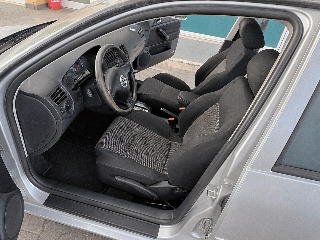 VOLKSWAGEN GOLF 4 HIGHLINE 1.6 BENZINA AUTOMATICA UNICOPROPRIETARIO – KM ORIGINALI – CAMBIO AUTOMATICO PERFETTO