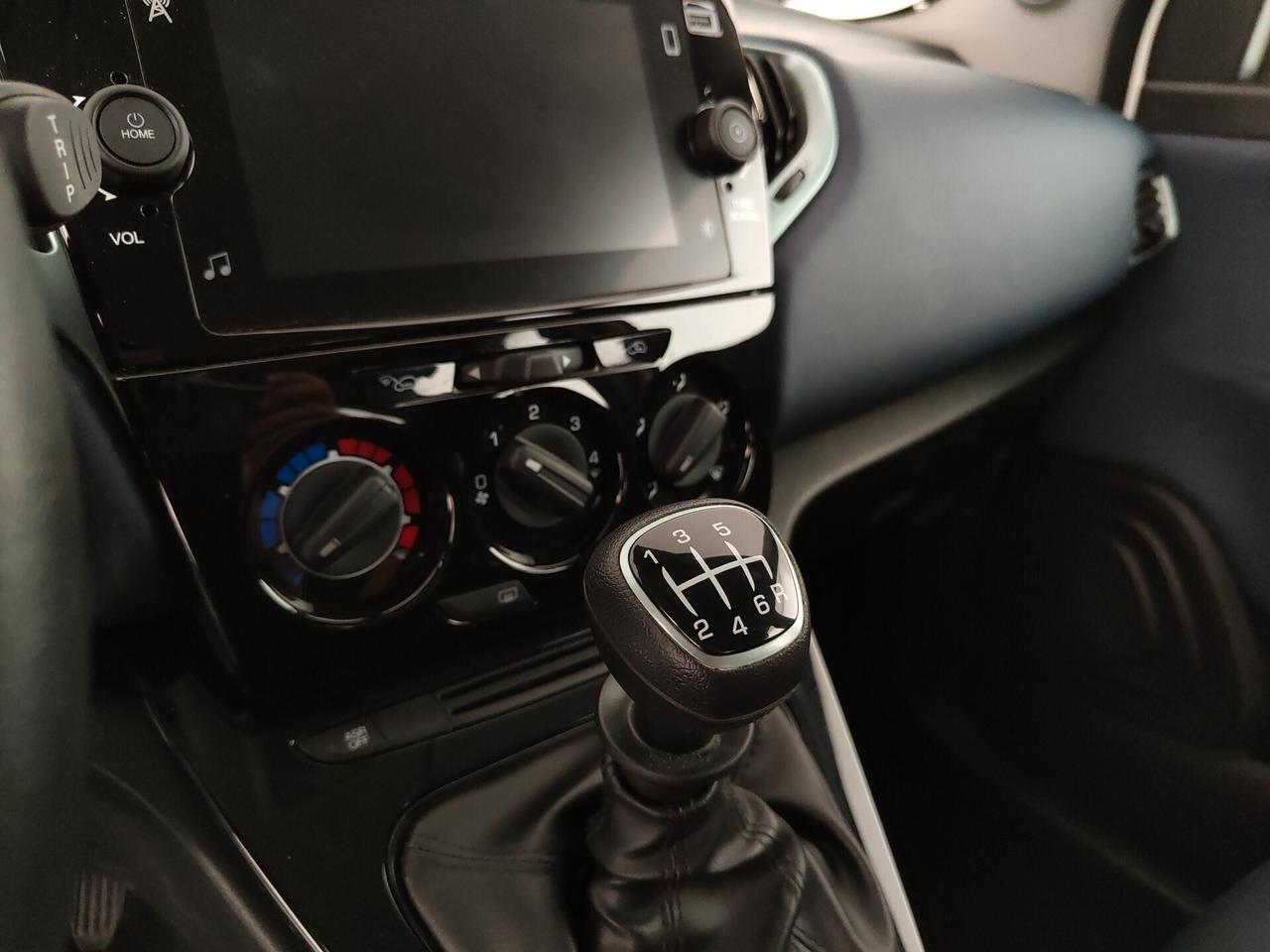 Lancia Ypsilon 1.0 FireFly 5 porte S&S Hybrid Platino