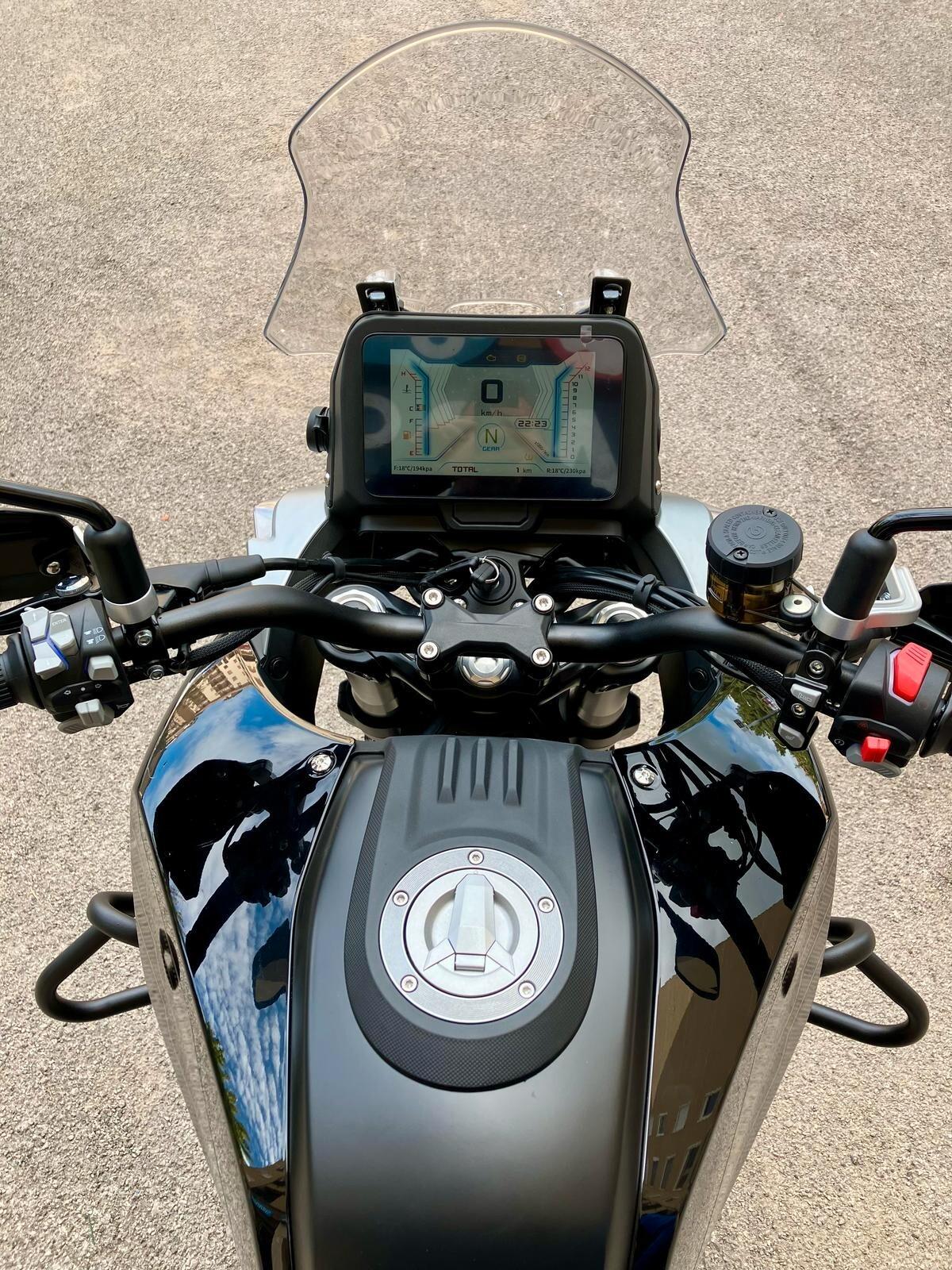 QJ MOTOR SRT 700 SX