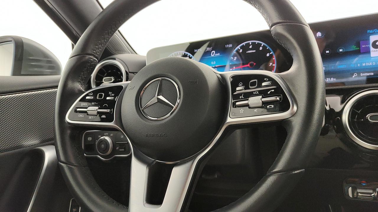 Mercedes-Benz Classe A - V177 2018 - A 200 Sedan Sport auto