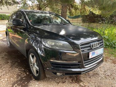 Audi Q7 3.0 V6 TDI 233CV quattro tiptronic