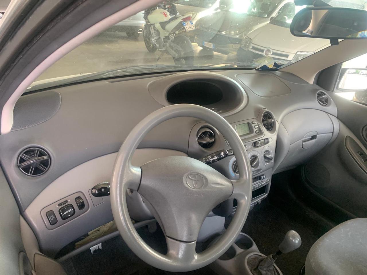 Toyota Yaris 1.0i 16V cat 5 porte