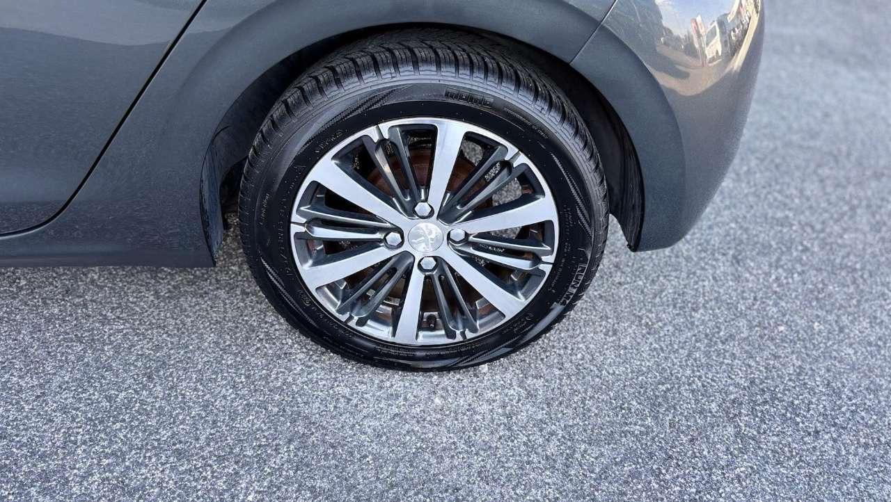 Peugeot 208 1.2 Benzina 82CV E6 Neo - 2017