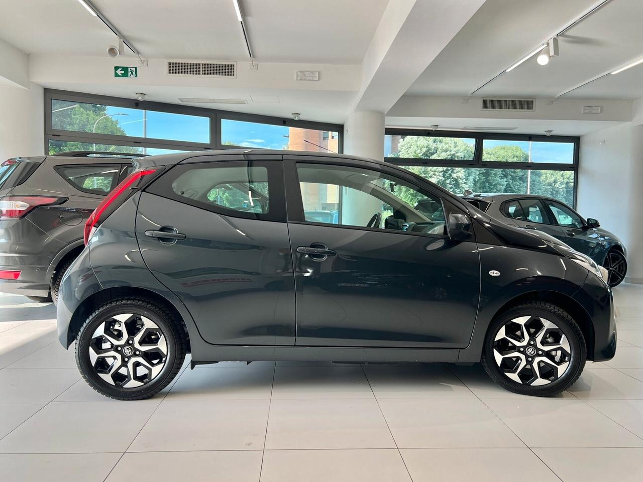 Toyota Aygo Connect 1.0 VVT-i 72 CV 5 porte x-fun