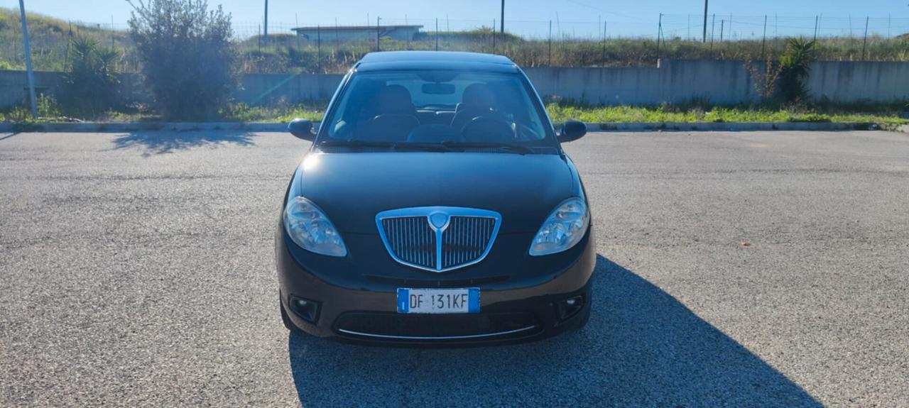 Lancia Ypsilon 1.3 Multijet 16V Momo Design