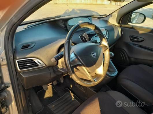 Lancia Ypsilon 0.9 TwinAir 85 CV 5 porte Metano Ec