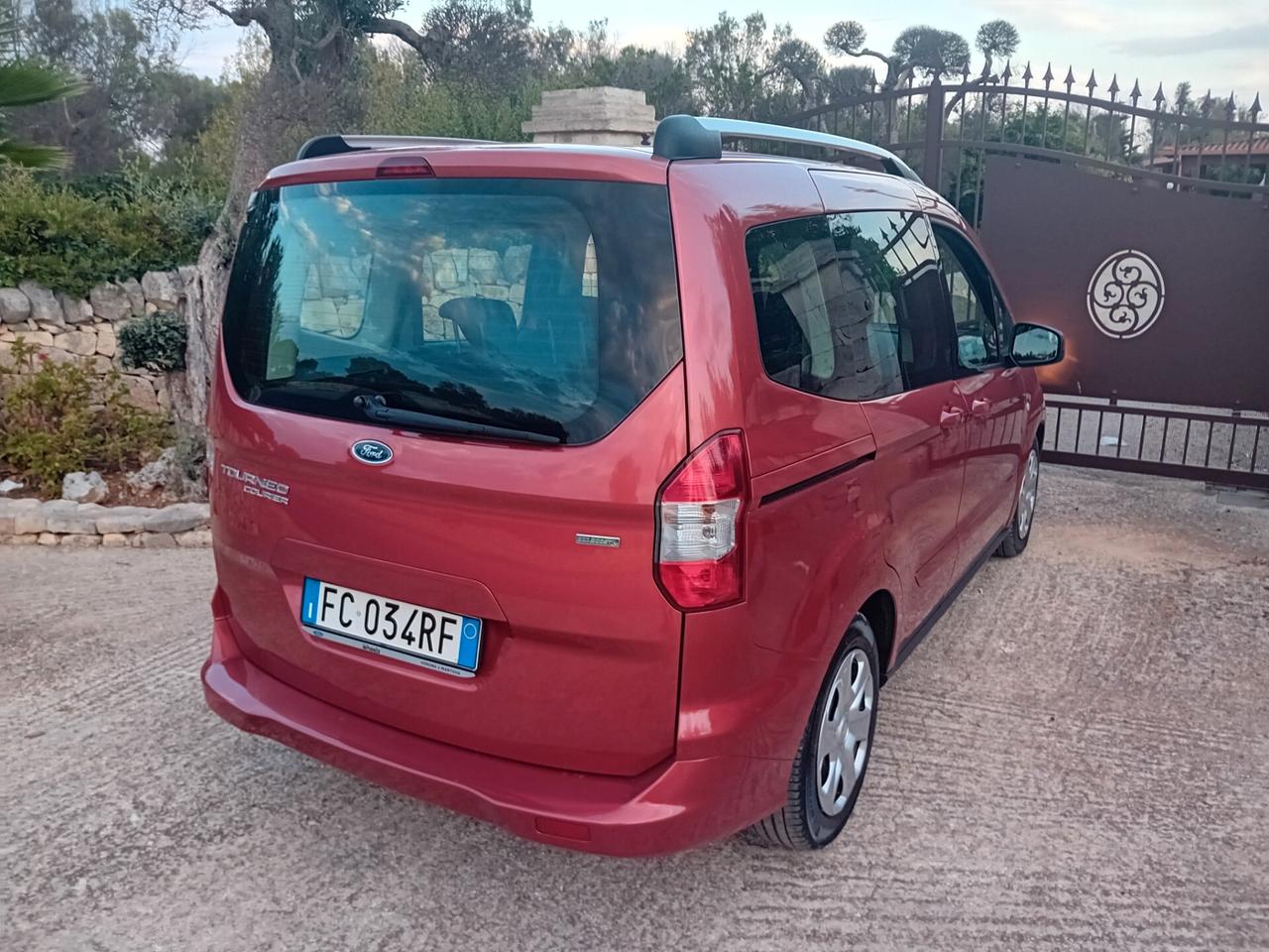 Ford Tourneo Courier 1.0 EcoBoost 100 CV Titanium