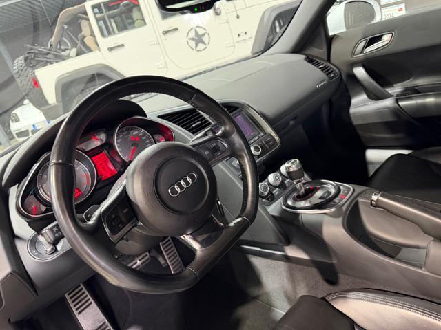 AUDI R8 4.2 V8 FSI QUATTRO R TRONIC