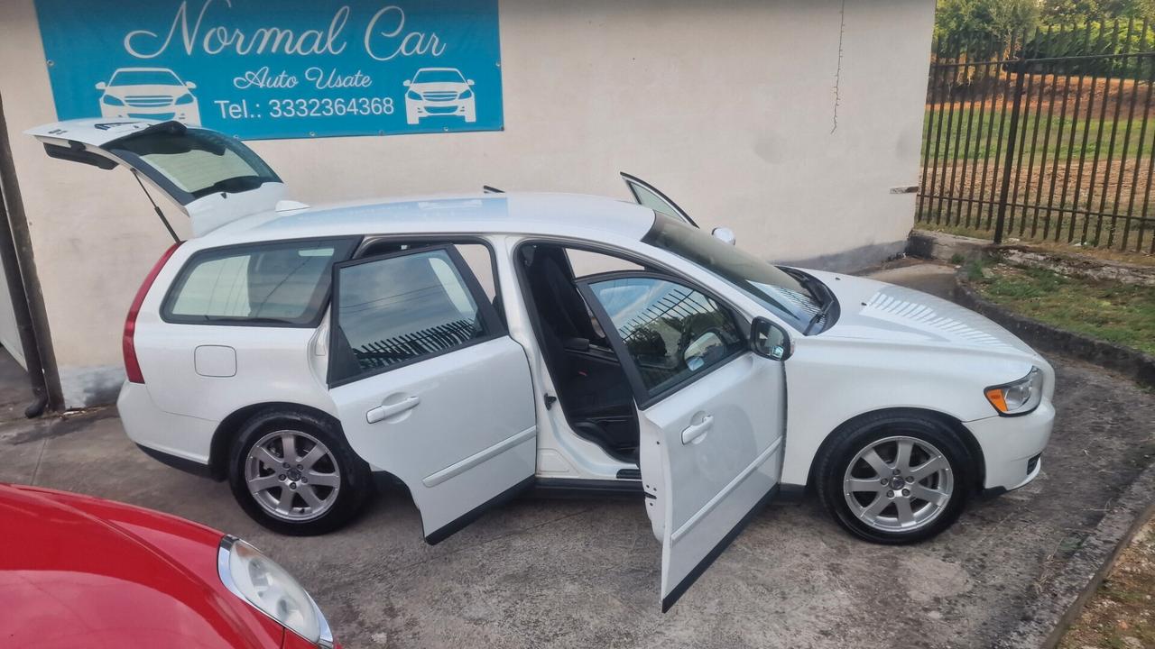 Volvo V50 1.6 D DRIVE cat R-Design "130.000 Km"