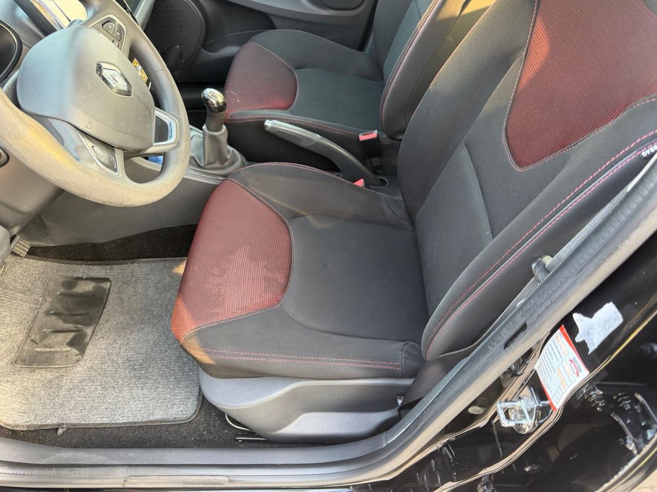 Renault Clio 1.2 75CV 5 porte Costume National neopatentati