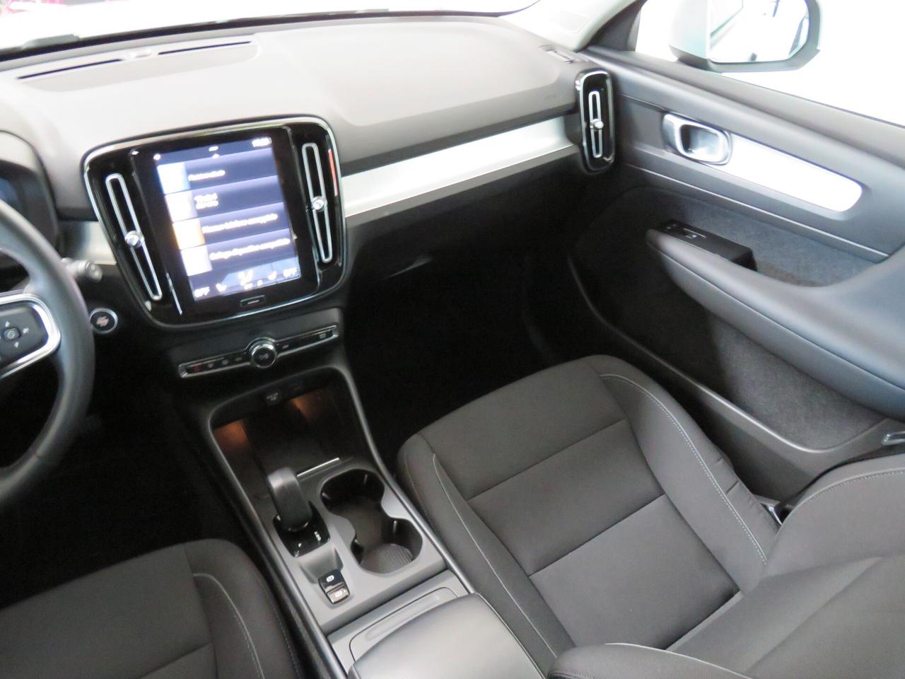 Volvo XC40 B4 AWD Geartronic Momentum