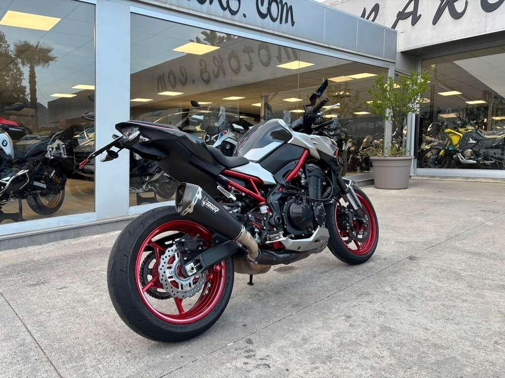 Kawasaki 900 Z 2024 / KM 6.000 Tua a solo 74 Euro al mese