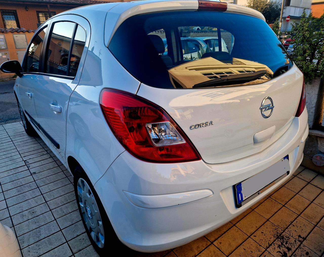 Opel Corsa 1.2 5 porte Cosmo