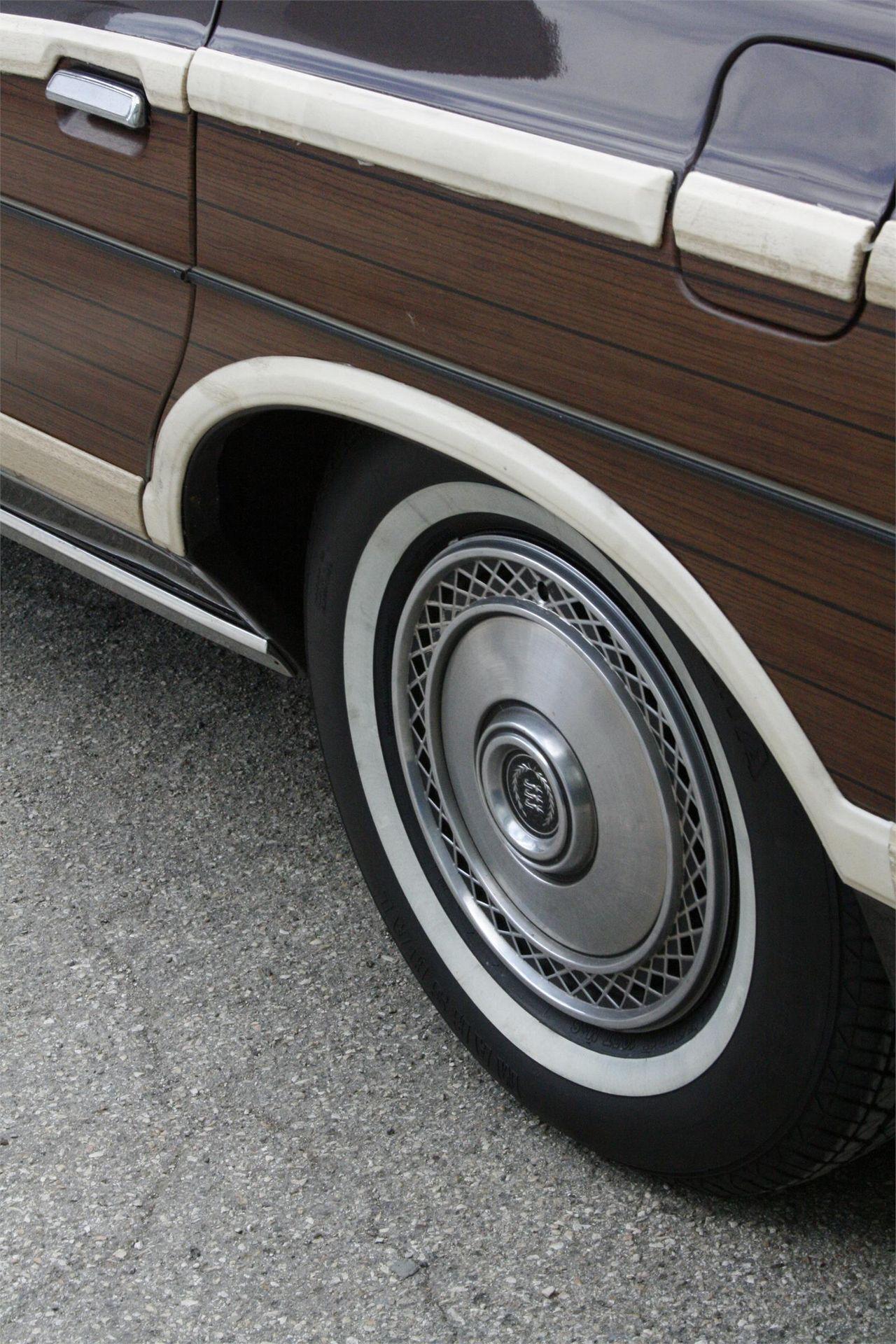 Ford Country Squire anno 1978  elaborazione edelbrok