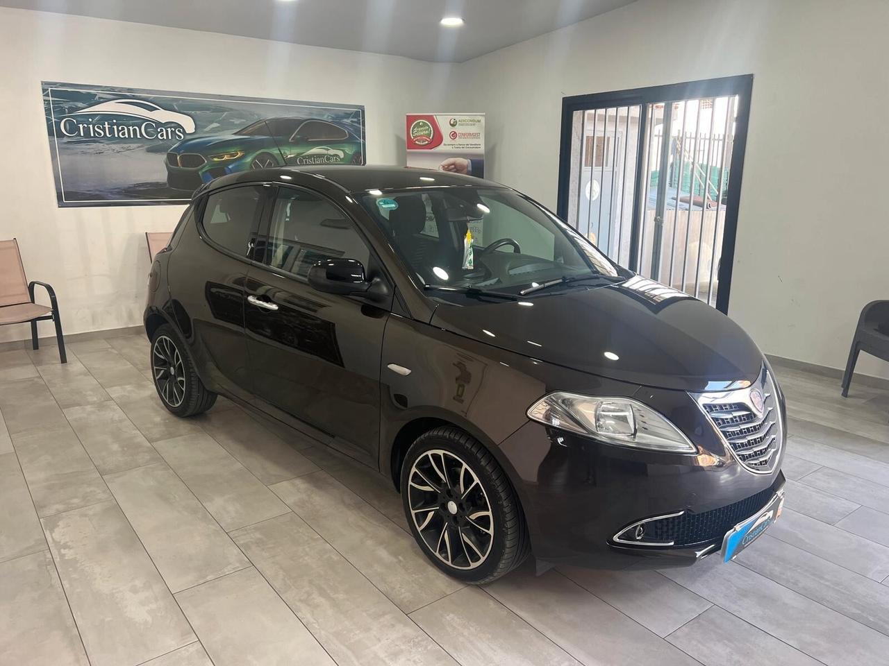 Lancia Ypsilon 0.9 TwinAir 85 CV 5 porte S&S Platinum